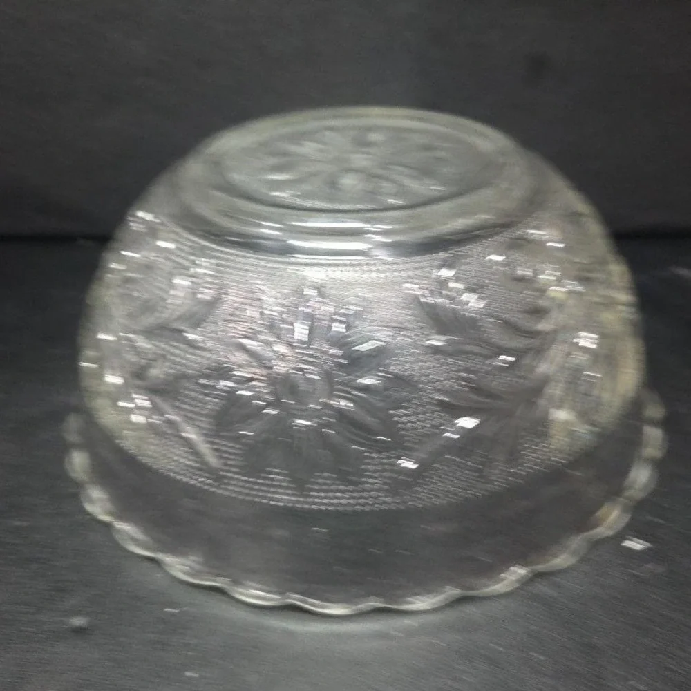 Anchor Hocking Clear Sunflower Serving Bowl, Vintage Pressed Glass‎ Centerpiece